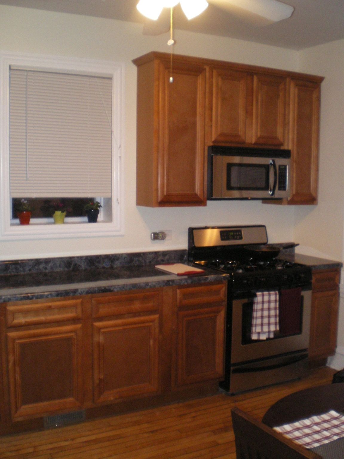 2.Kitchen_Microwa.jpg