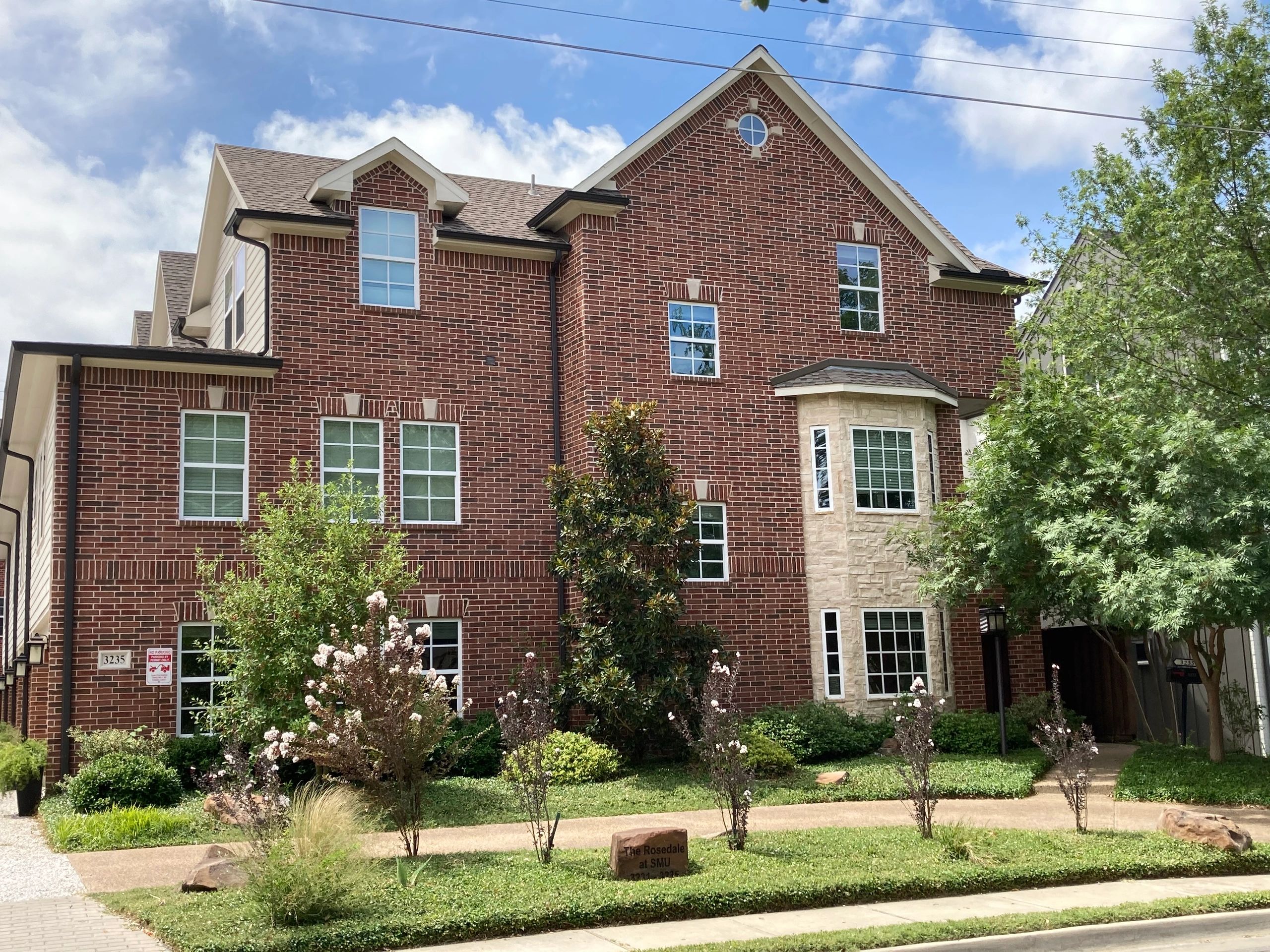 Fulton and Fulton Apartment Rentals, SMU Off Campus Housing