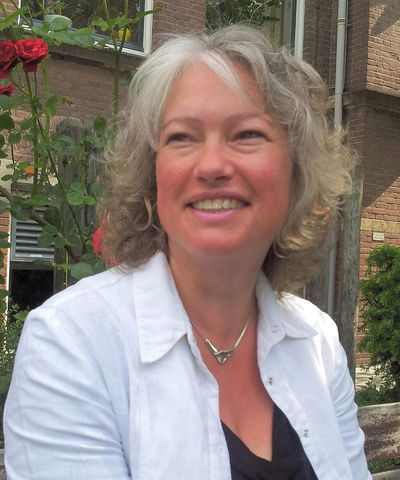 Massage Therapist (LMT) and owner of LOVE IT Wellness, Massage, Reflexology and REIKI, Jade Steele.