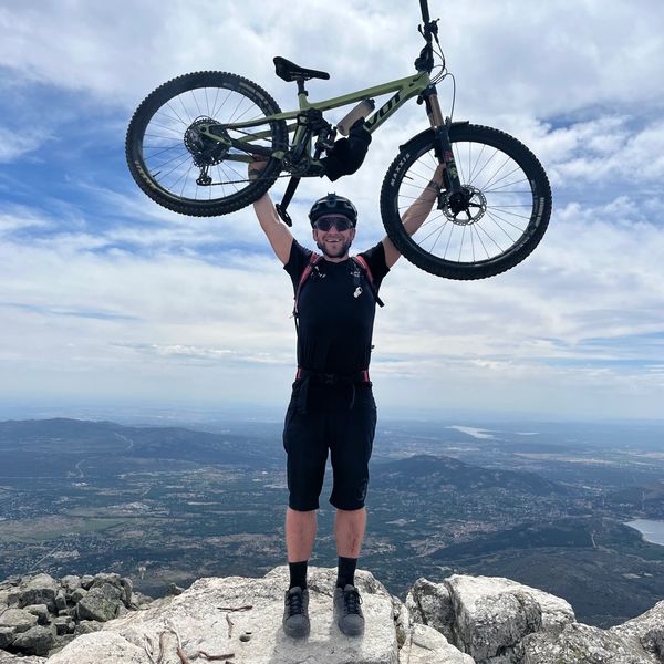 Daniel Reisenbichler Berggipfel Spanien Madrid Bike Pivot Switchblade Summit