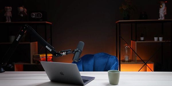 Vibrant lighting design in a Dubai podcast studio for rent.