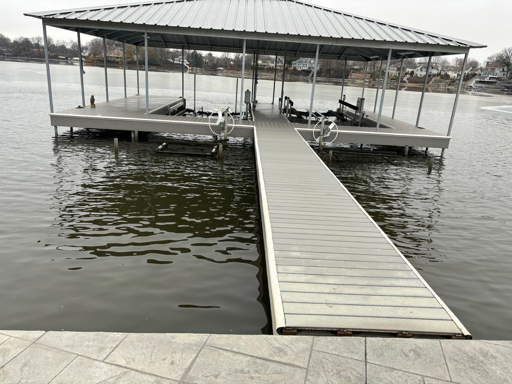 Stationary double slip with Hip Roof