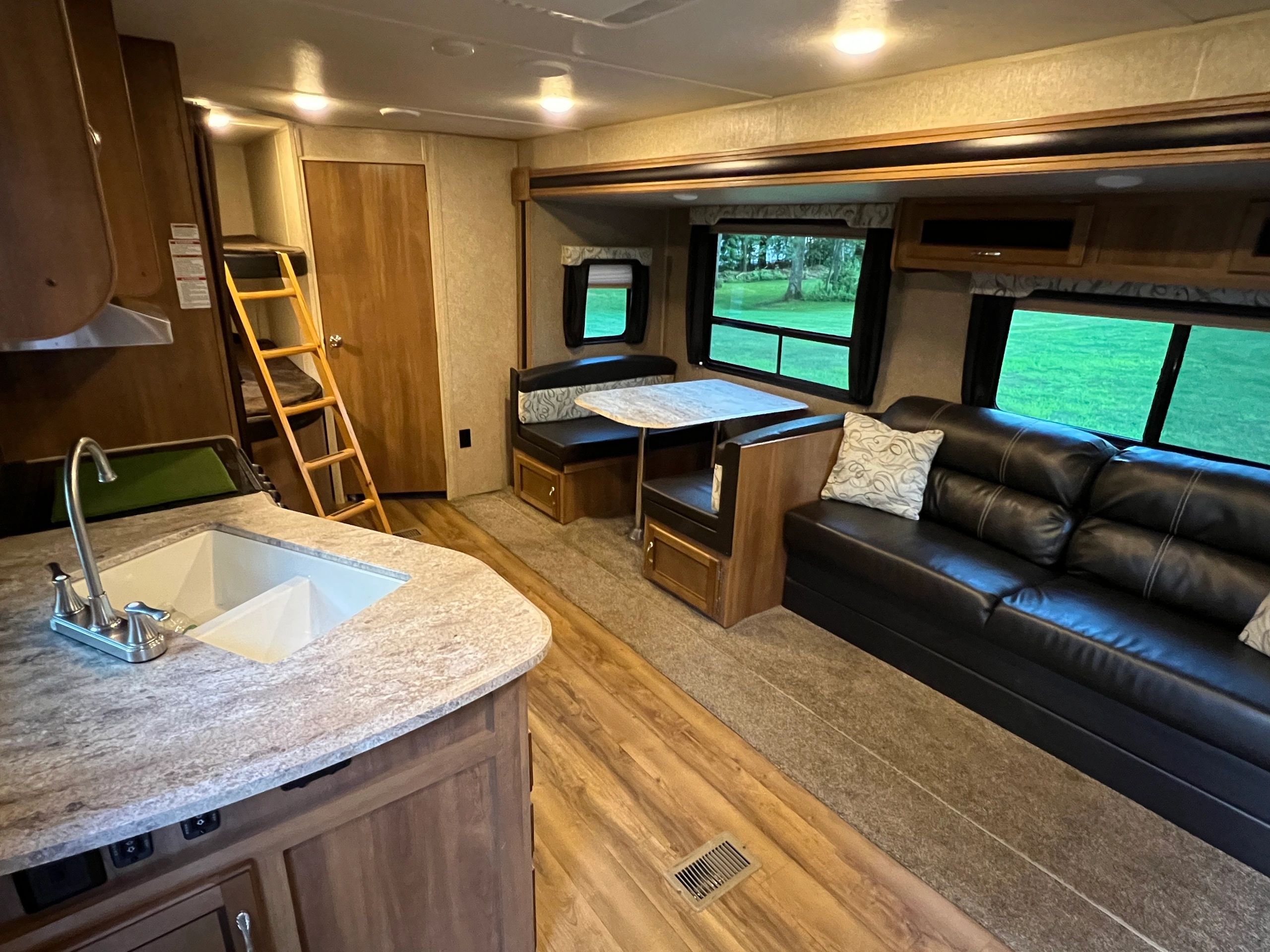2017 Coachmen 273DB