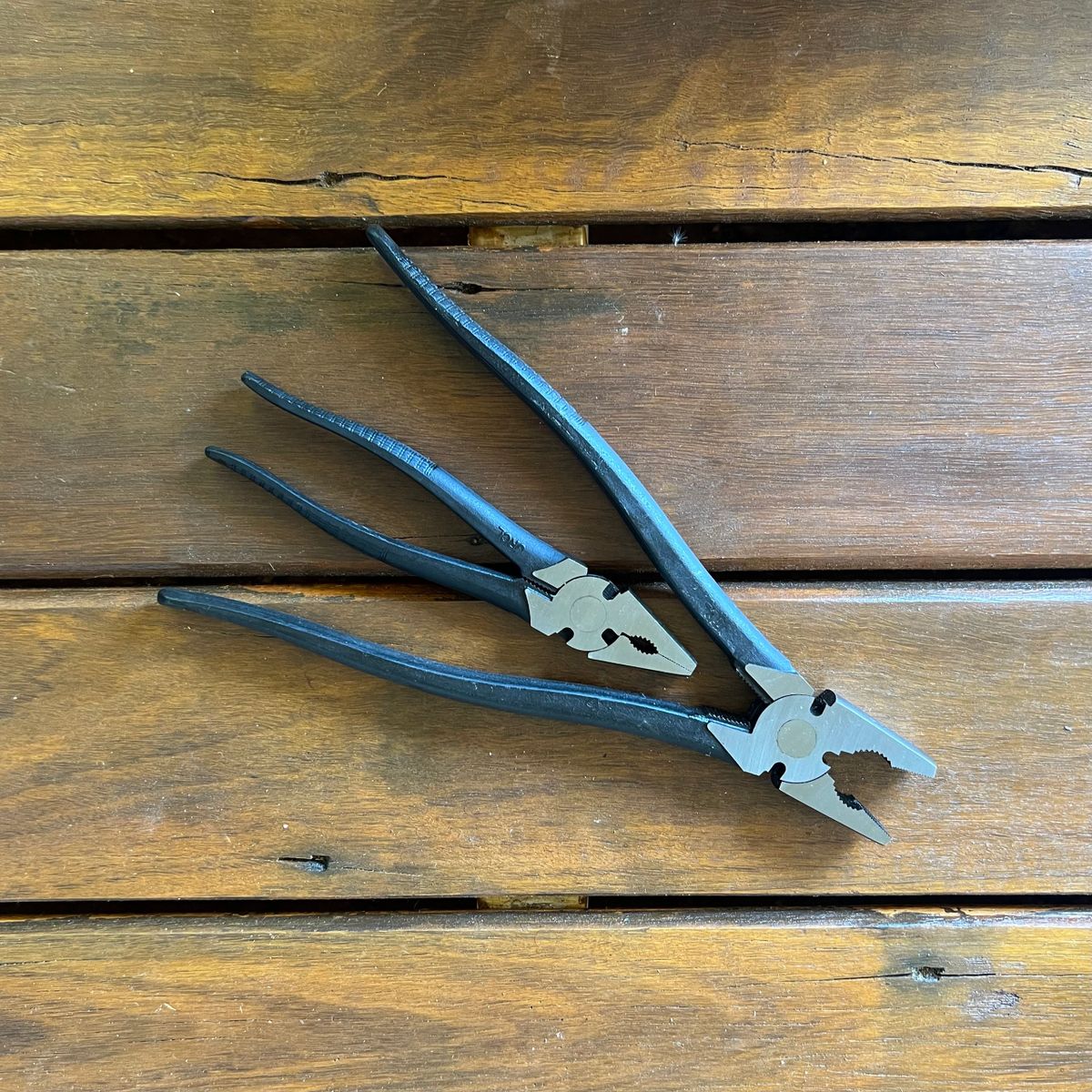 Crescent Button Pliers Fence Tool