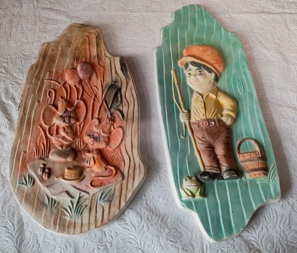 Close up loom of two statues.