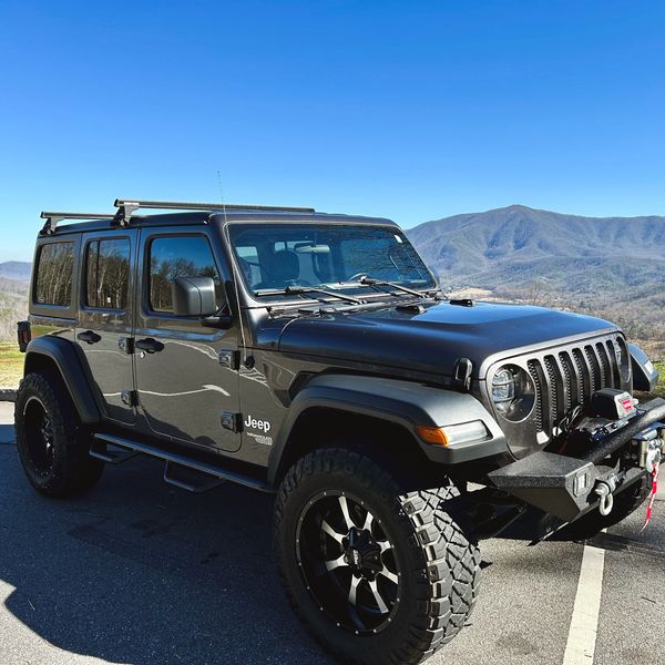 Lifted Jeep Wrangler rental in Pigeon Forge