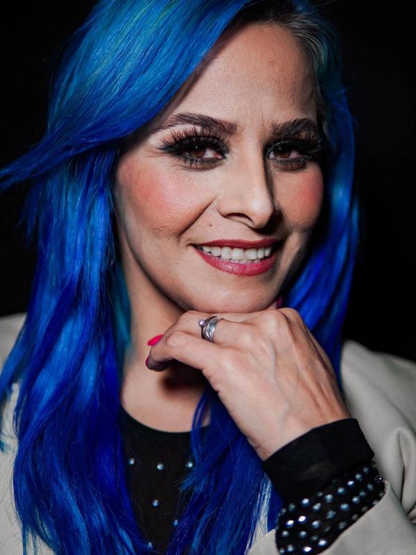 A seasoned SALON OWNER with over 22 years of experience, with passion for beauty and style. 