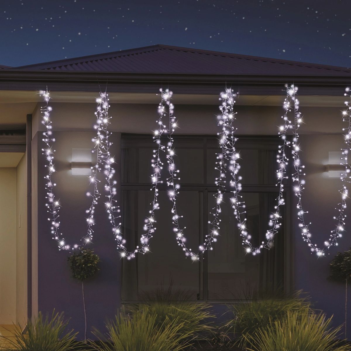 720 LED Cluster Cool Bright White Outdoor Christmas Lights 10.4m Long