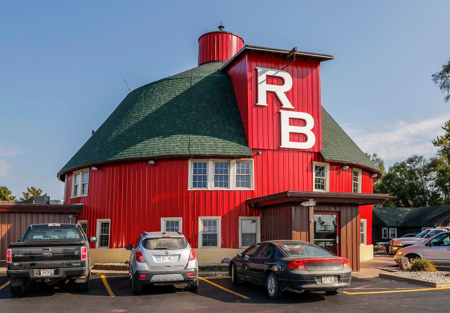 Round Barn Lodge Motel Hotel Nearby Hotels