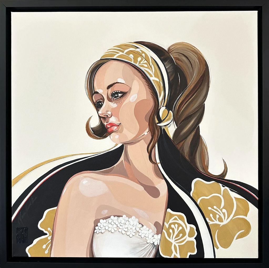 SUN KISS
Femme sous le soleil avec un regard songeur de style Italien moderne