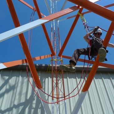 AxcessRescue instructor teaching SPRAT approved techniques for rope access.