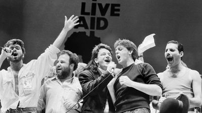 Bono and Paul McCartney singing at the 1985 Live Aid