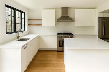 kitchen cabinets, custom cabinets, kitchen renovations, modern shaker, quartz countertop