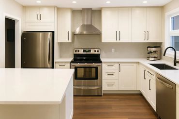 kitchen cabinets, custom cabinets, kitchen renovations, modern shaker, quartz countertop