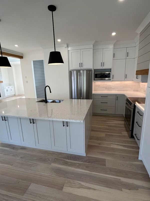 white shaker kitchen - two tone with shiplap hoodfan
