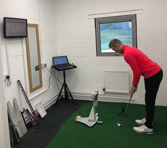 Putting Lesson. Glf lesson with SAM Putt Lab. Manchester Golf Lessons. Manchester putting Lessons. P