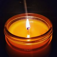 Candle melt pools evenly with cotton wick