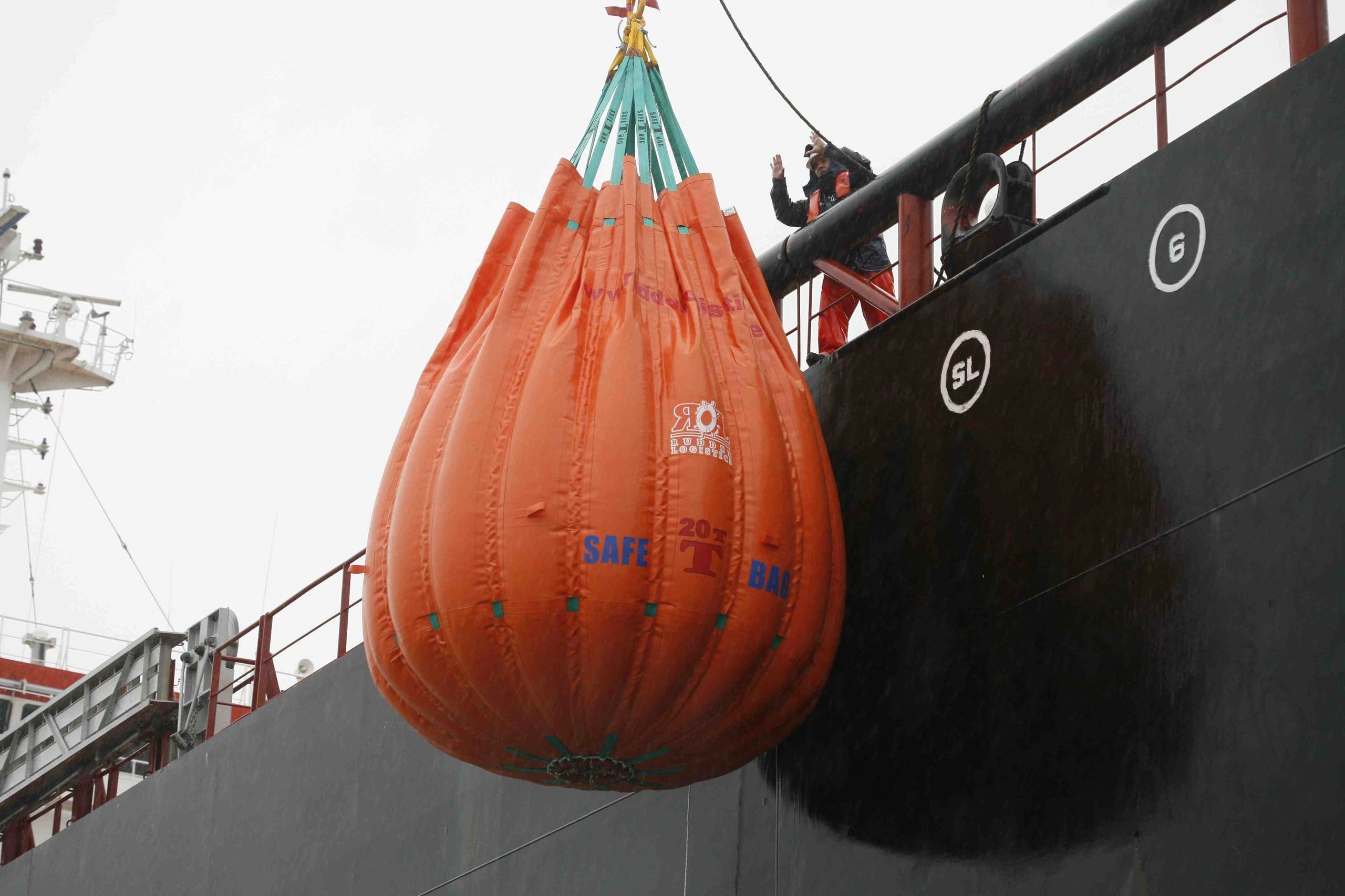 CRANE LOAD TEST WATER BAG