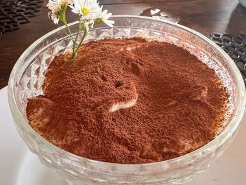 Crema de mascarpone, café, savoiardi y cacao en polvo • Mascarpone, coffee, ladyfingers and powder c
