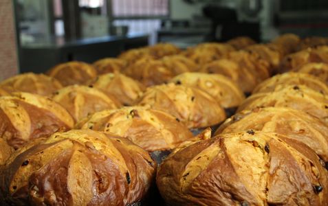 Panettone Classico. Lievitati da ricorrenza la mia passione.
Il mio motto: cervello in moto perpetuo.Di Rosa Francesco pastry chef