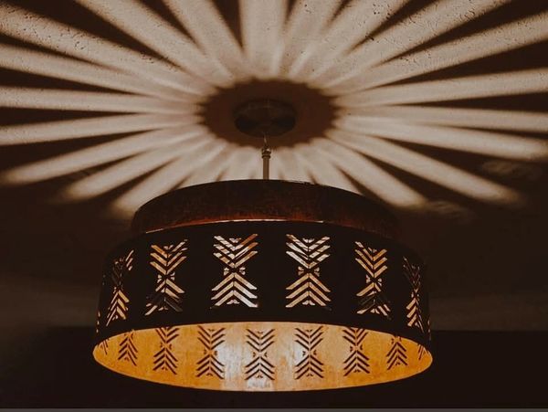 hanging metal pendent light
