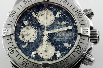 Đồng hồ bị vào nước