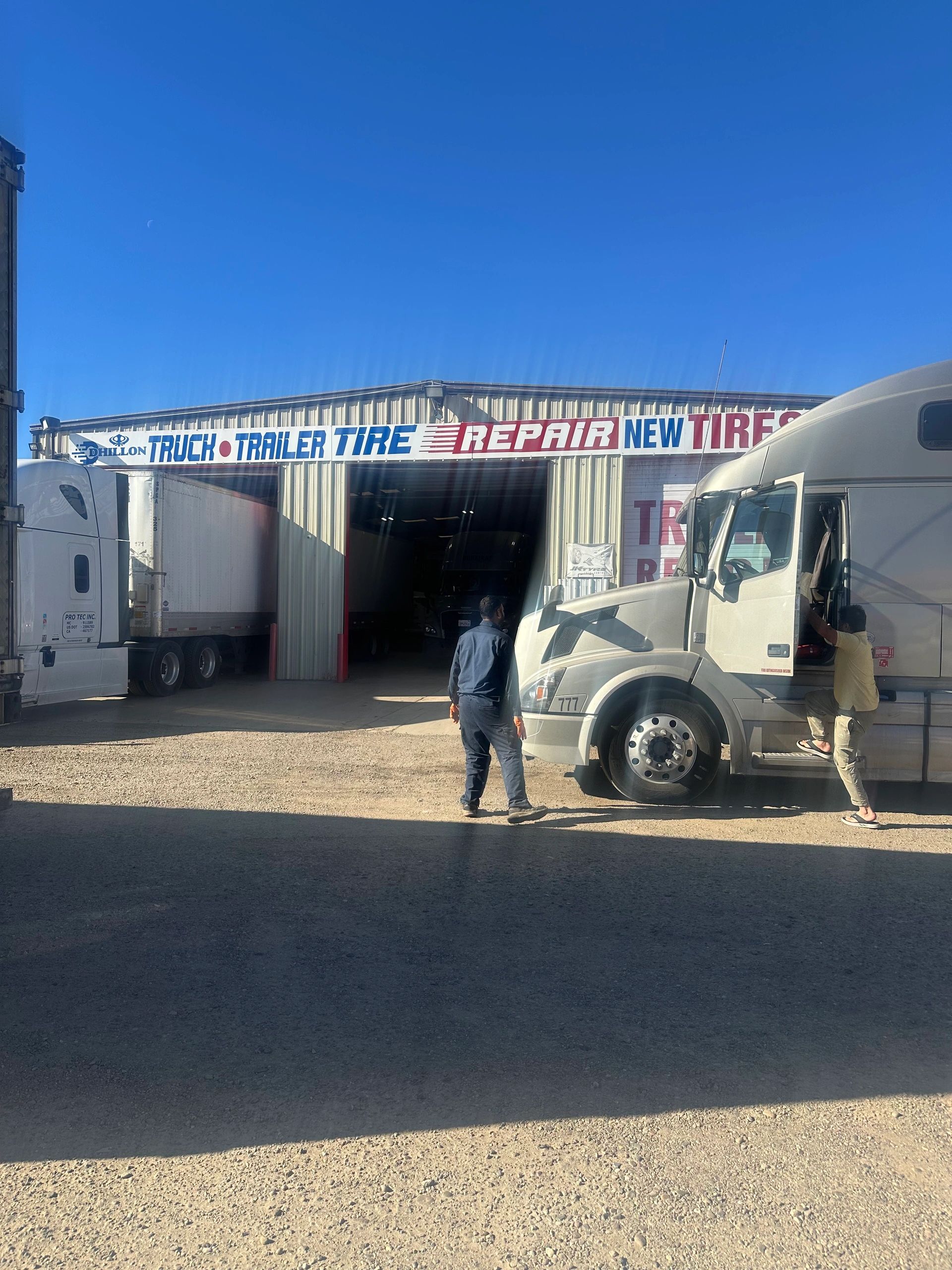 DHILLON ROAD SERVICE and Truck Repair logo