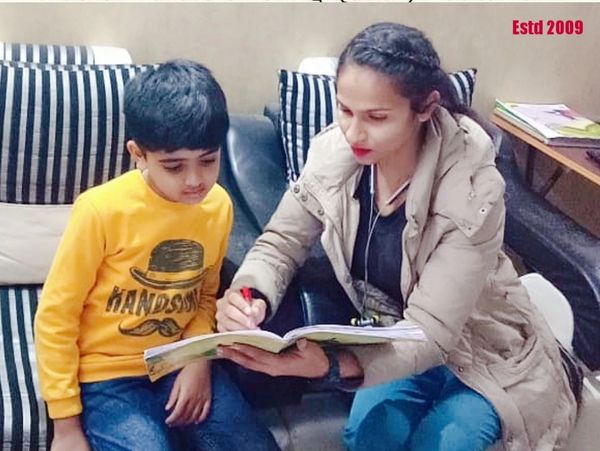 Lady Tutor with Student in Bhopal. Tutoring Near Me. Best Home Tuition Near Me in Bhopal. Tutoring