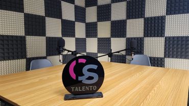 Una cabina y estudio para grabar podcast