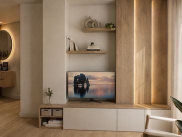 Sala moderna con televisión y decoración minimalista.