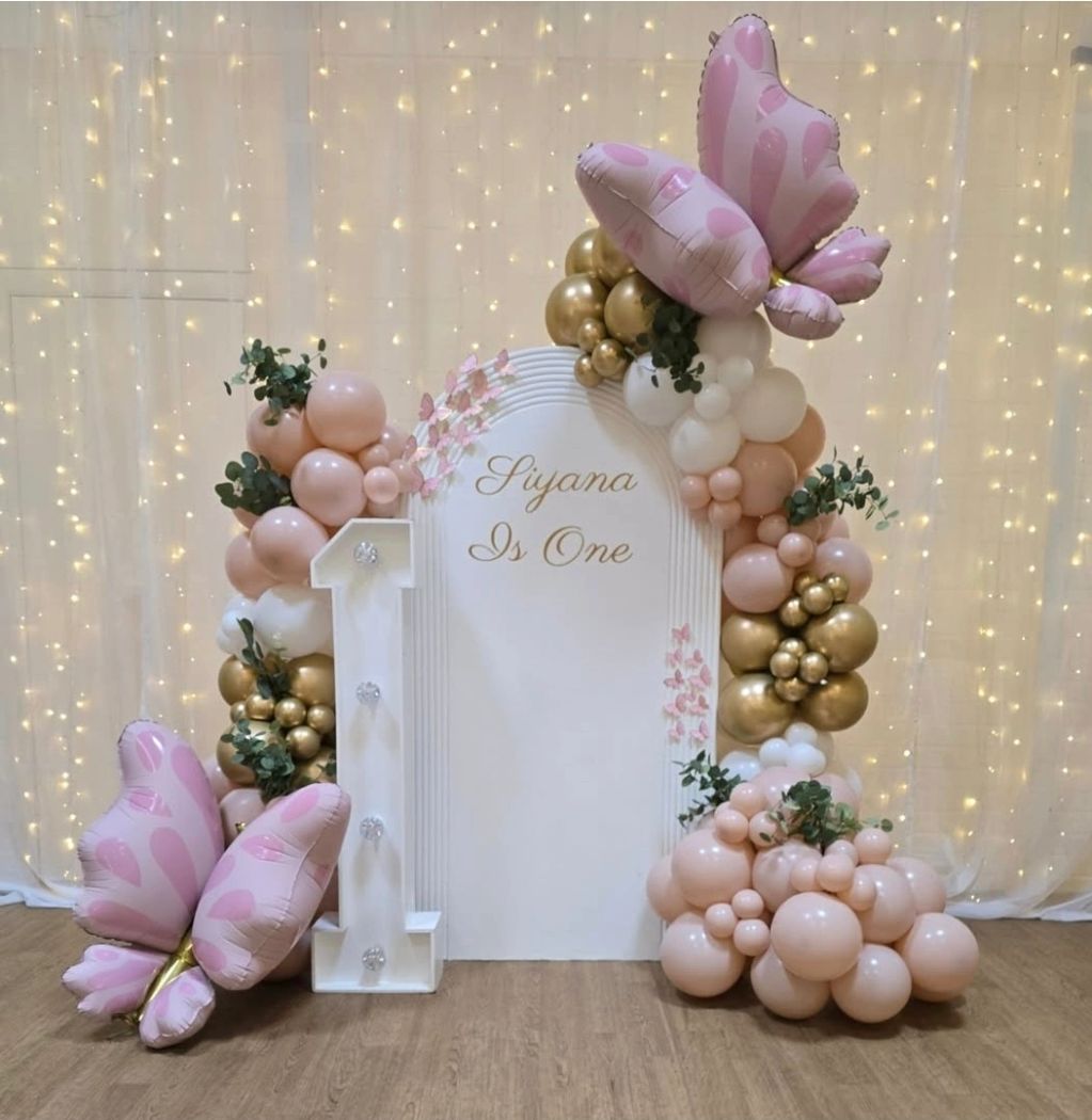 First birthday decoration with balloons and butterflies.