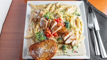 Pasta with Garlic Bread