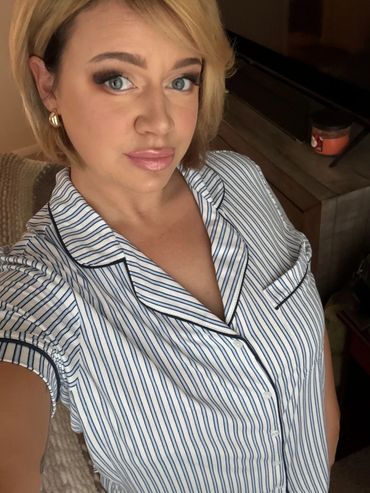 Glowing bride the day after her spray tan at Sunless Tanz Beauty Bar in Katy, Texas.