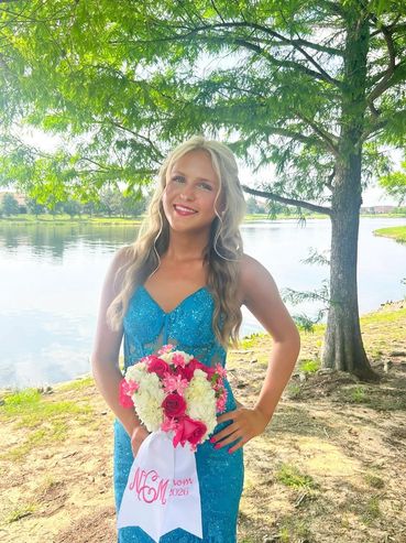 Prom spray tan Katy TX at Sunless Tanz Beauty Bar flawless glow, natural, and photo-ready.