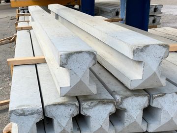 Concrete slotted posts