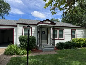 929 Lewis
2 Bd / 1 Ba
864 Sq. Ft
