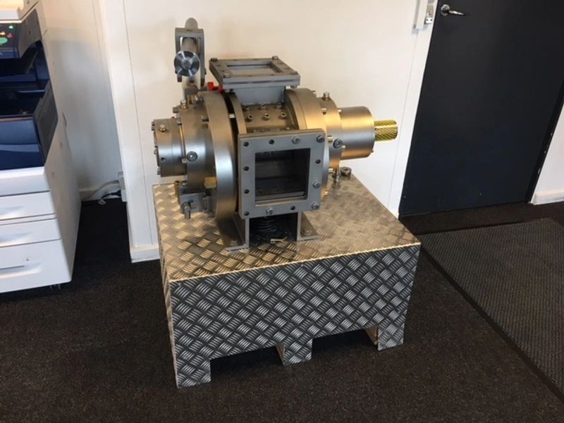 Lamella pump in processing environment