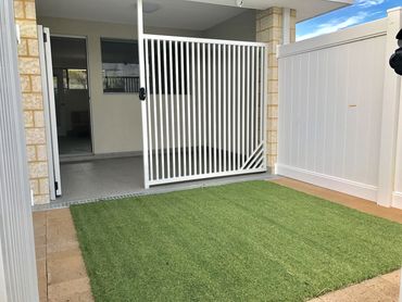 Artificial Lawn Courtyard Luxury Dog Suite - Khatala Pet Lodge Dog Boarding Kennel