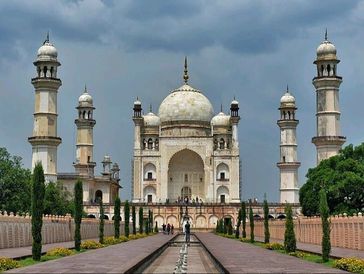 Bibi Ka Maqbara in Aurangabad, Maharashtra, Mughal-era monument explored with Tour My Choice tours.