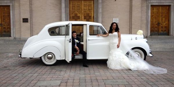 Rolls Royce Austin Princess for memorable Wedding Photos