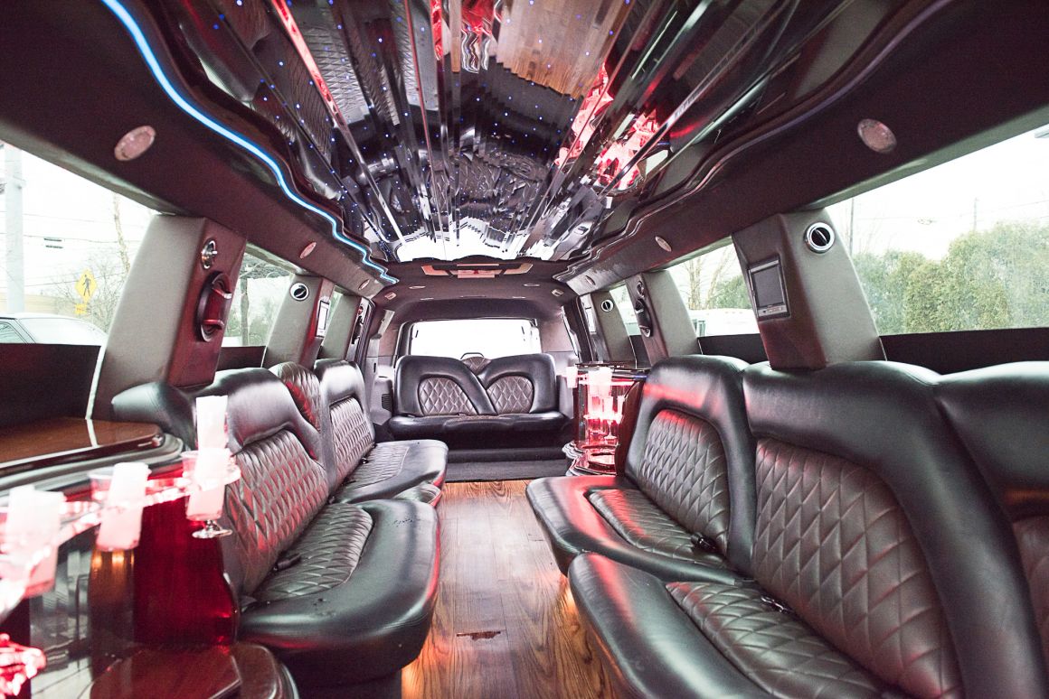 20 Passenger Escalade 3