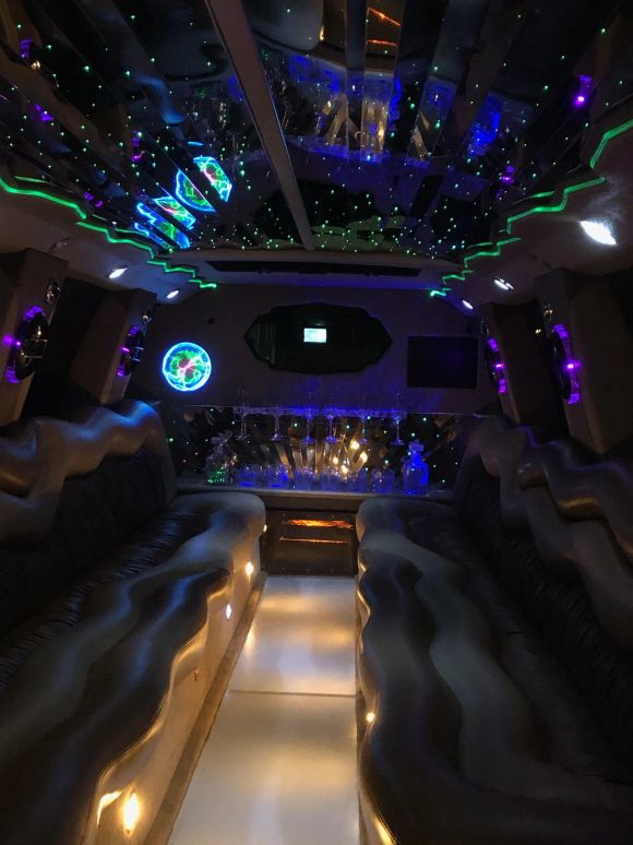18 Passenger Lincoln 3