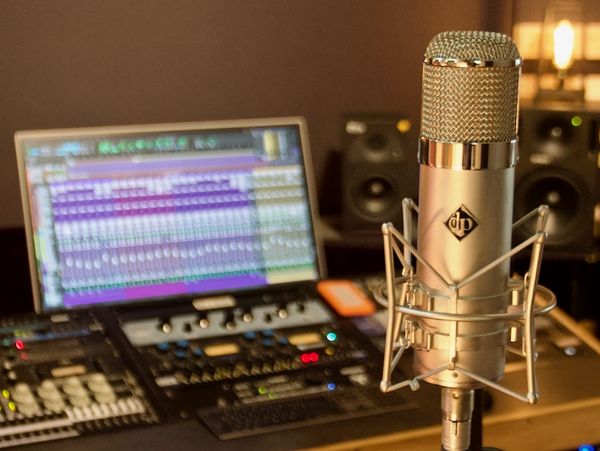 High tech microphone and state of the art recording technology