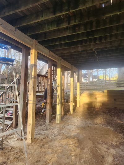 Reinforced  main support girder for a deck 