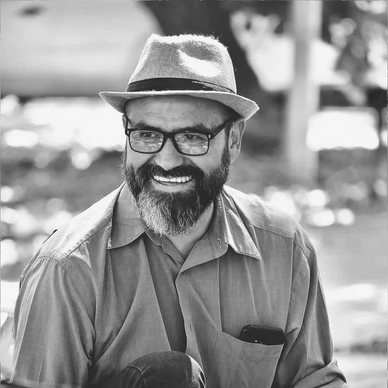 CÉSAR JÁUREGUI
Director Comercial
Un artista multidisciplinario y músico por más de 25 años.