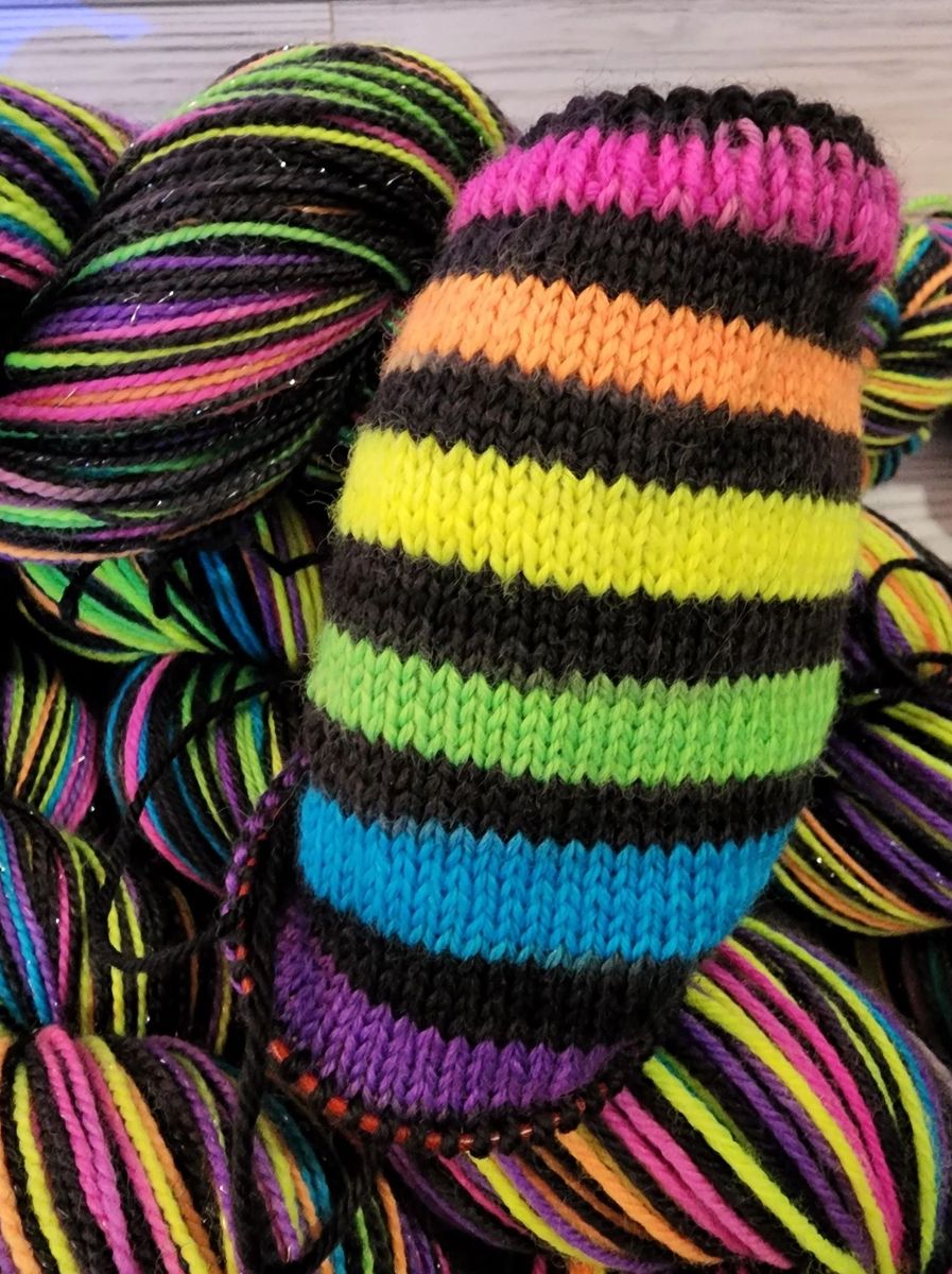 BLACKLIGHT NEON Rainbow Stripes (PREORDER), Self-striping yarn, Wool &  Nylon