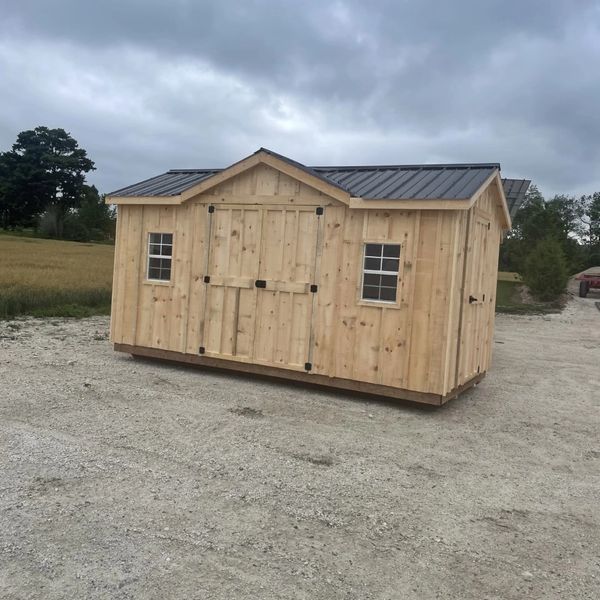 Storage shed, with metal roof and double barn door, windows