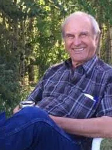 A man sitting on the chair With eat tea And looking on the camera