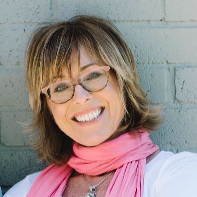 Headshot of Jackie Currie, Dynamic Downsizing, wearing white tee shirt and pink scarf