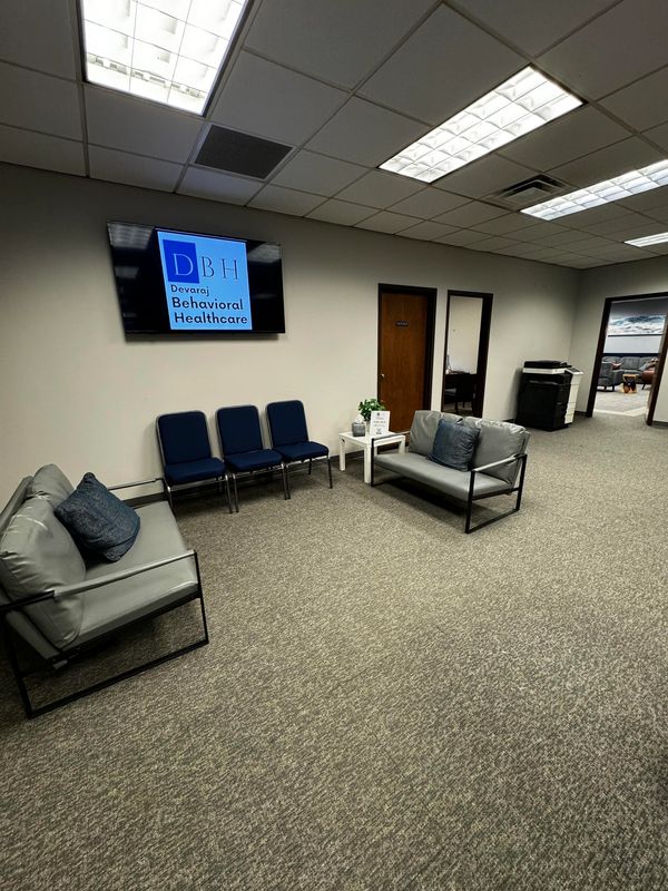 A Large Room With Chairs | Charleston Behavioral Center
